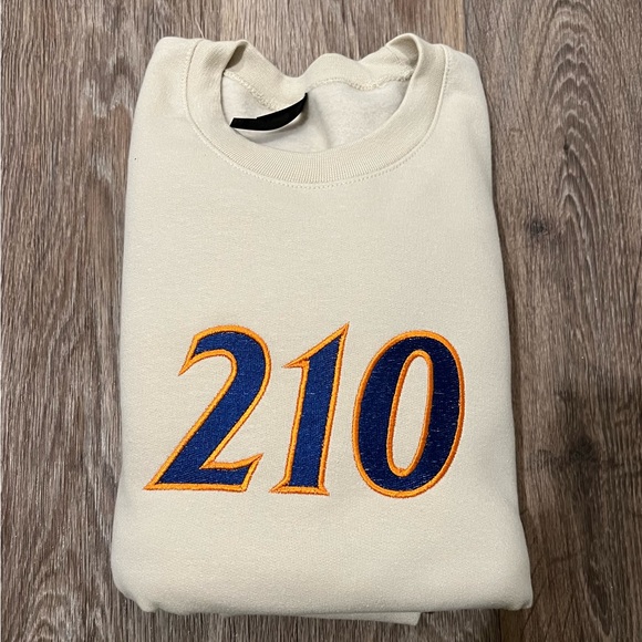 210 Gameday Cream Sweatshirt San Antonio - Picture 3 of 4